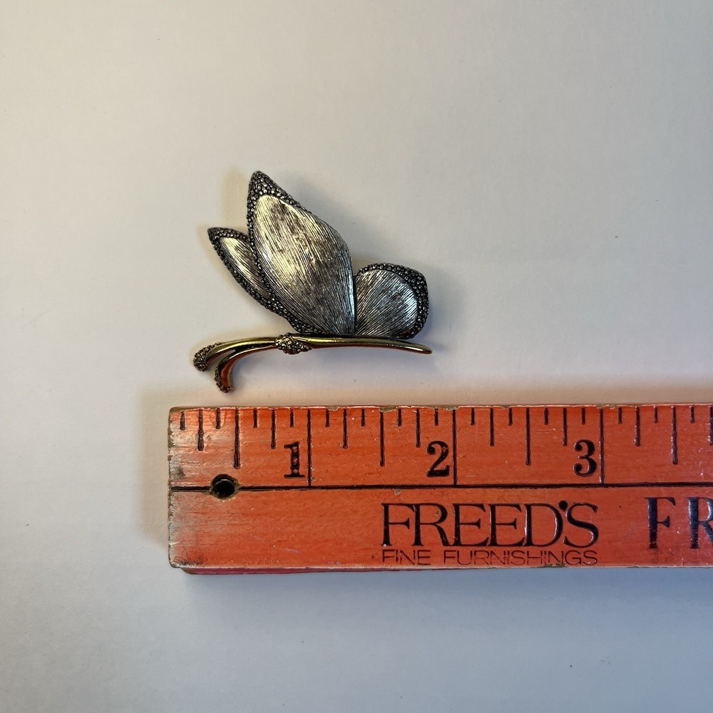 Vintage Butterfly LC Liz Claiborne Two Tone Metal Jewelry Brooch Pin Signed 2" - Picture 7 of 7